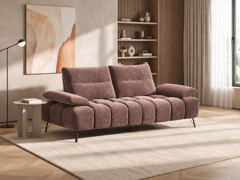 Modernes grünes Sofa-Set mit Hocker in stilvollem Wohnzimmer mit großer Fensterfront