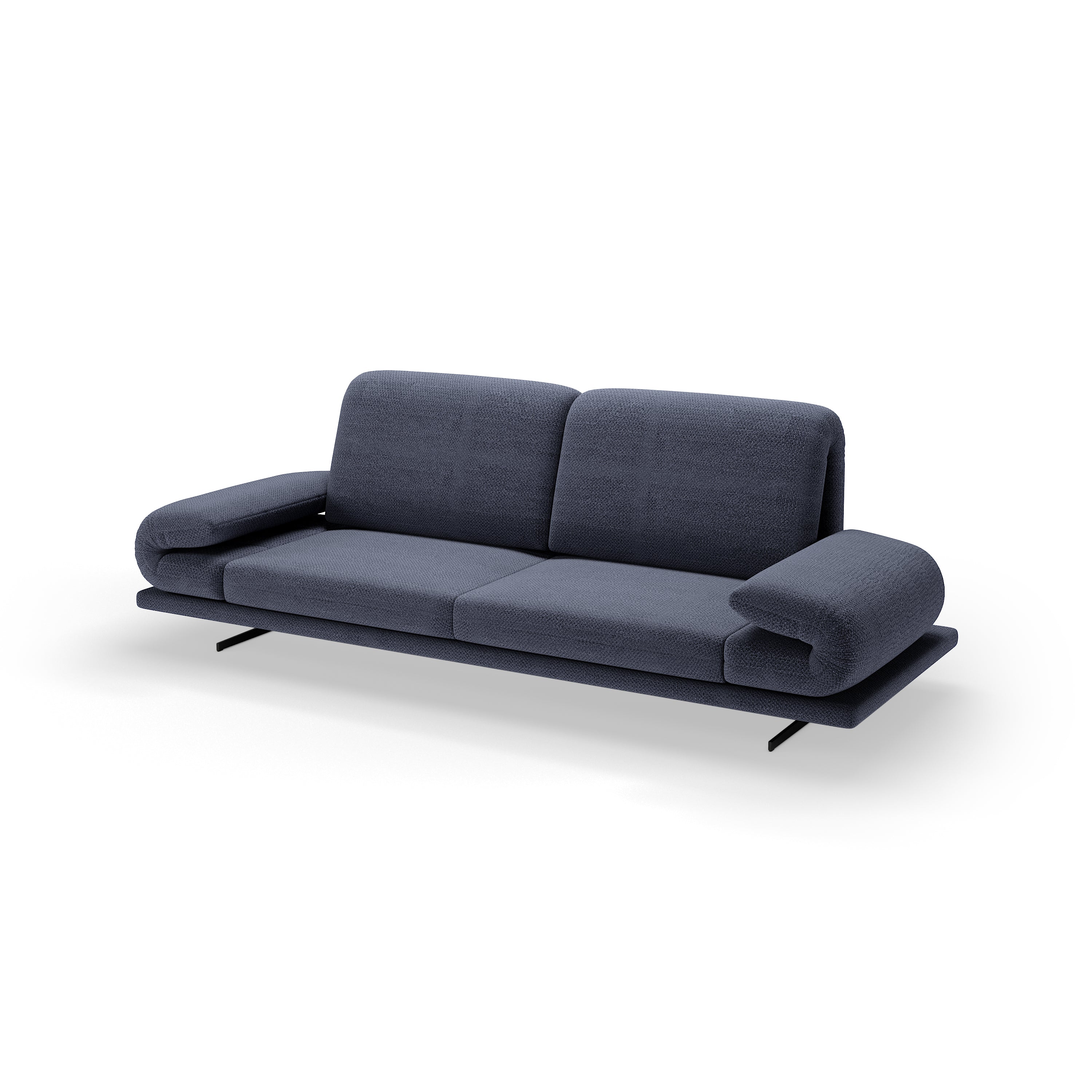 Modernes Sofa in Dunkelblau mit weichen Armlehnen und filigranen Metallfüßen vor neutralem Hintergrund.