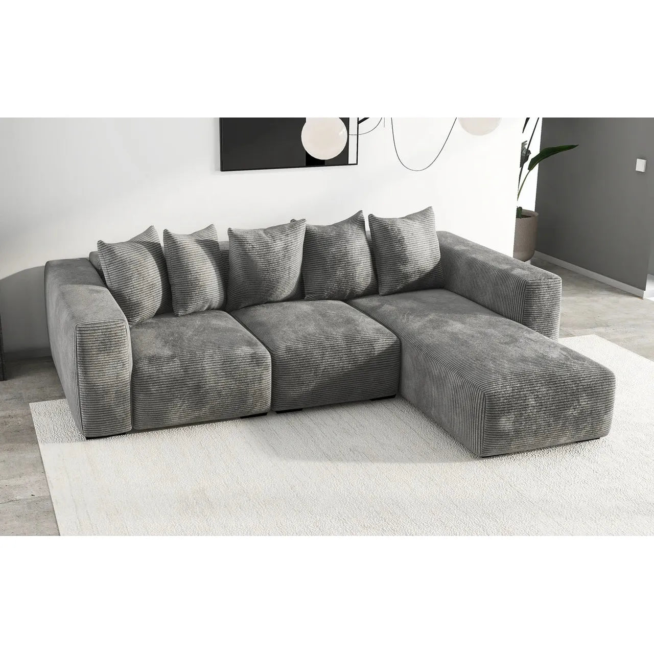 Modernes graues Ecksofa mit Cordbezug und Kissen im Wohnzimmer