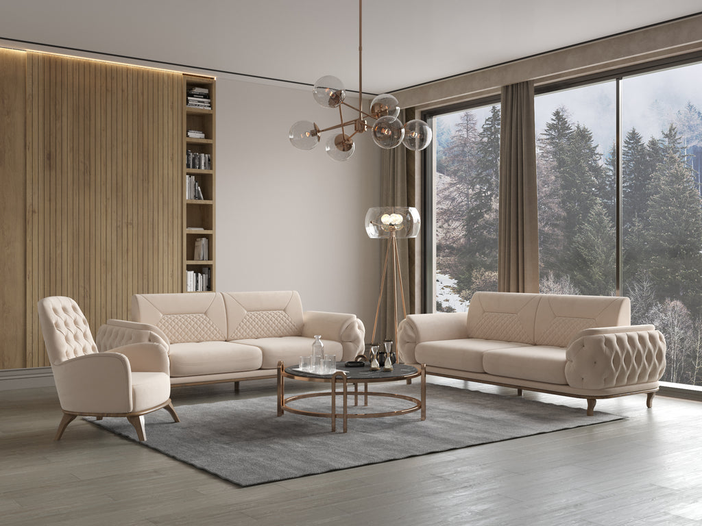 Helles Wohnzimmer mit cremefarbener Polstergarnitur, rundem Couchtisch, Designleuchte und großer Fensterfront mit Blick ins Winterpanorama.