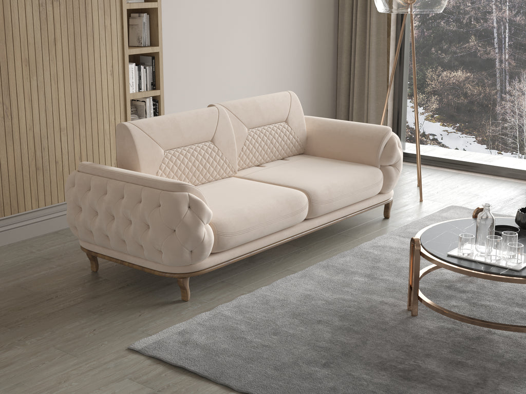 Beigefarbenes 2-Sitzer-Sofa mit gesteppter Rückenlehne und abgerundeten Armlehnen in modernem Wohnzimmer mit Holzwand und großer Fensterfront.
